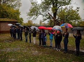 Skupina v dešti
