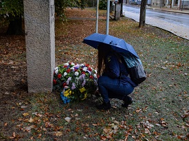 Pokládání květiny