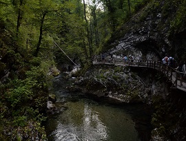 Nad řekou