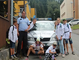 S policistou