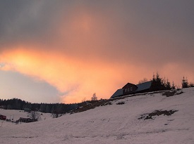 Červánky nad chatou